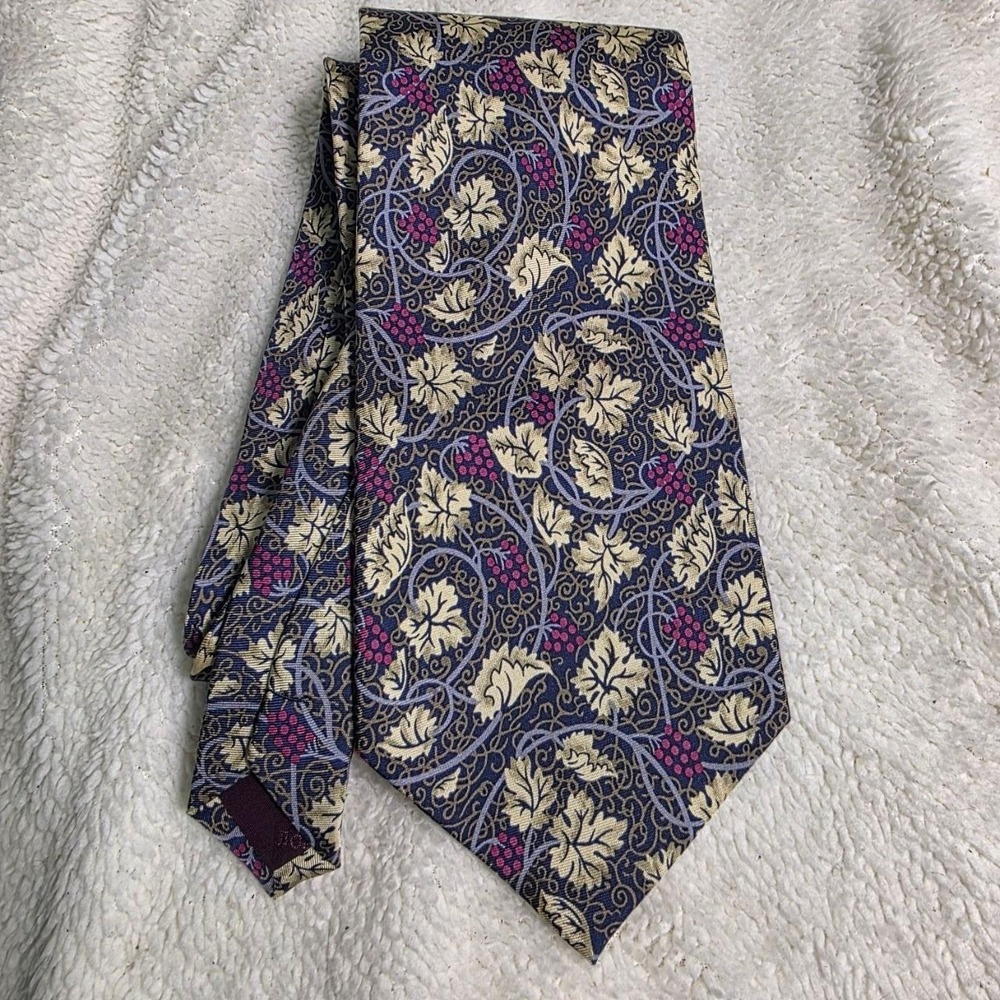 MFA Museum Fine Arts Boston 100% Silk Necktie Tie Purple Blue‎ Grape Vine Leaf